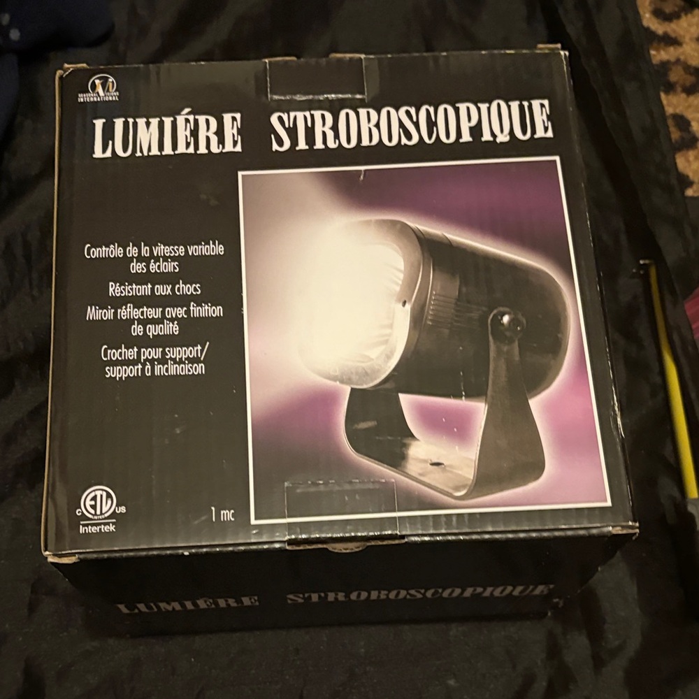 Lumière Black Strobe Light